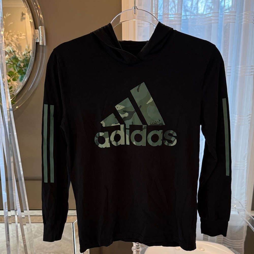Adidas Kids long sleeve Tee with a hoodie in Black with Green Camo Logo